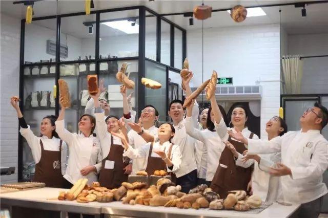 上海魔都复古咖啡(魔都首家AGATHA咖啡馆来了)(12)