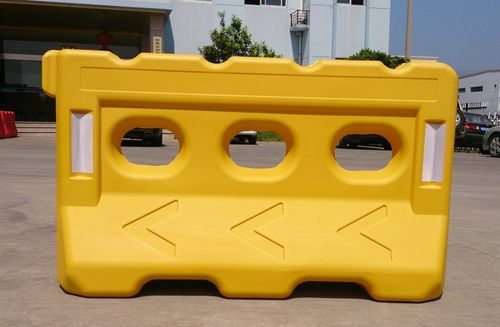 四足水中生物,象蚊虫,在水面上跑,是啥