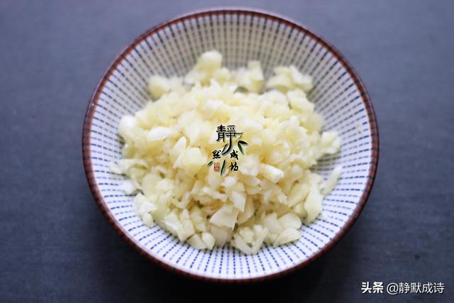 蒜蓉荷兰豆怎么炒好吃窍门（蒜蓉荷兰豆的做法）(3)