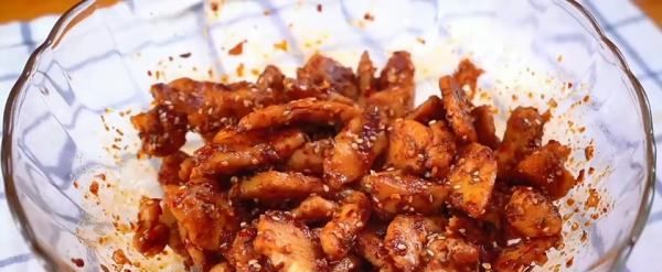 鸡胸肉怎么做好吃,鸡胸肉怎么做好吃 教你4种不错的方法视频图19