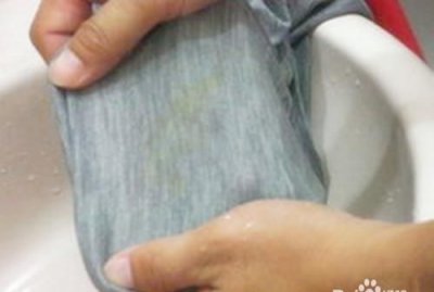 ​衣服上的果汁渍怎么去除小窍门，衣服上的深色果汁怎么去除小窍门？