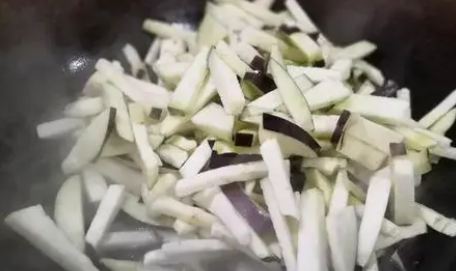 怎么炒肉丝好吃,肉丝怎么炒好吃又嫩图6