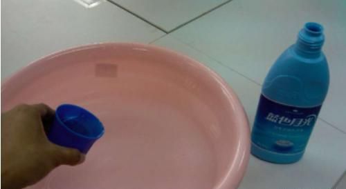 白短袖发黄怎么洗白，我的白色纯棉短袖发黄了，怎么洗可以洗白点啊？图5