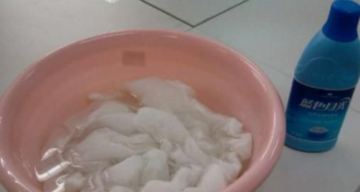 白短袖发黄怎么洗白，我的白色纯棉短袖发黄了，怎么洗可以洗白点啊？图6