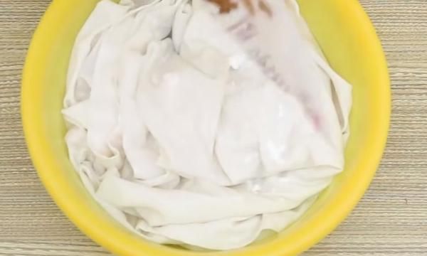 我的白色纯棉短袖发黄了，怎么洗可以洗白点啊