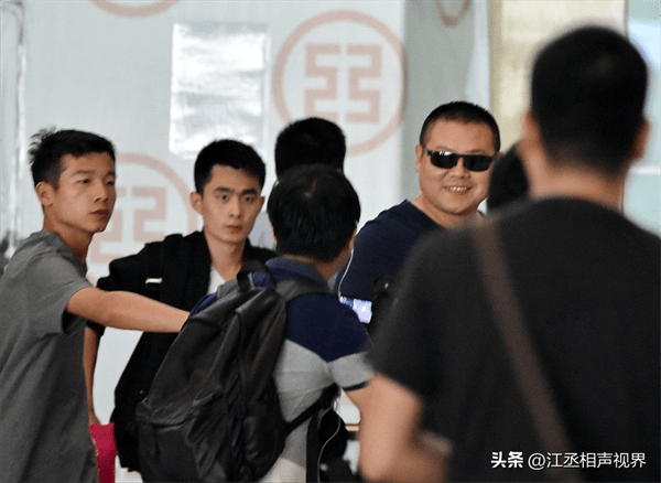 为什么岳云鹏不属于任何一队(岳云鹏为什么不在德云社八个队中)