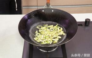 家常竹笋炒肉的做法（竹笋炒肉是一道非常下饭的家常菜）(8)