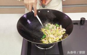家常竹笋炒肉的做法（竹笋炒肉是一道非常下饭的家常菜）(18)