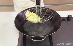 家常竹笋炒肉的做法（竹笋炒肉是一道非常下饭的家常菜）(9)