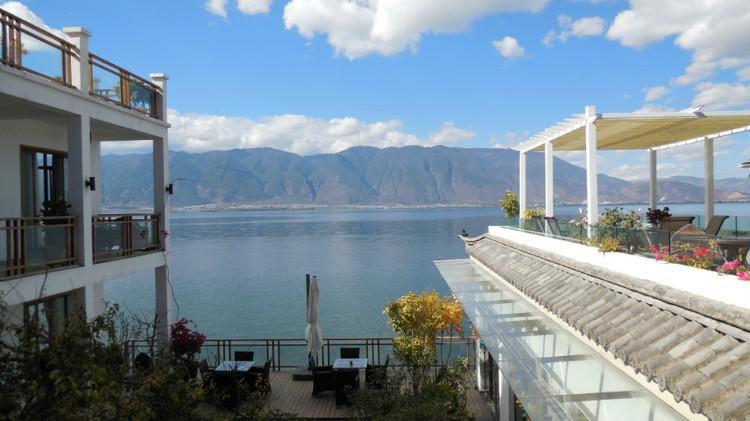 第二天:下了飞机后,坐车到双廊火车站或者大理火车站坐高铁