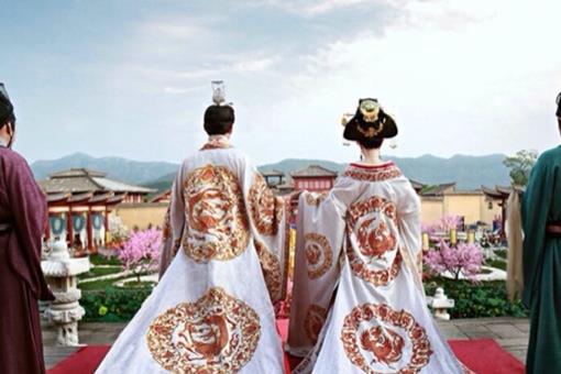 武则天死后为什么愿意把天下还给李家?她根本没有第二种选择