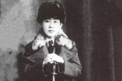 ​川岛芳子和溥仪是什么关系
