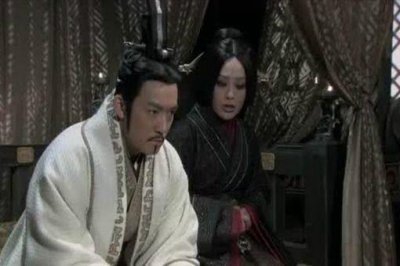 ​魏伶优和魏丑夫什么关系?