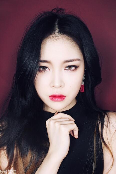 西柚色眼影怎么画？教你画高冷女神妆容