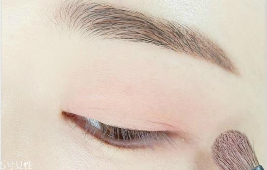 西柚色眼影怎么画？教你画高冷女神妆容
