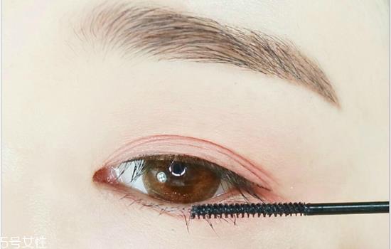西柚色眼影怎么画？教你画高冷女神妆容