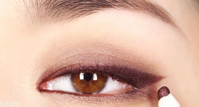 西柚色眼影怎么画？教你画高冷女神妆容