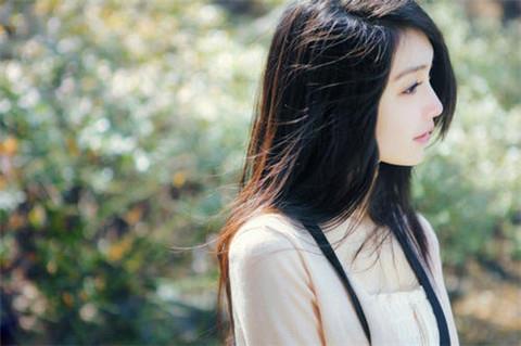 工作生活很闲的女人