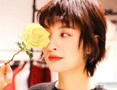 ​吴昕和徐海乔同框，看到他们握手的方式，网友：看不懂