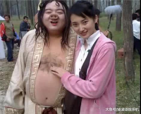 从帅小伙到猪八戒的专业户, 为演戏增重七十斤, 娇妻陪伴多年