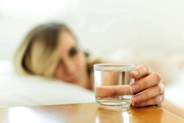 早上喝温水有什么好处 喝水能提高免疫力吗