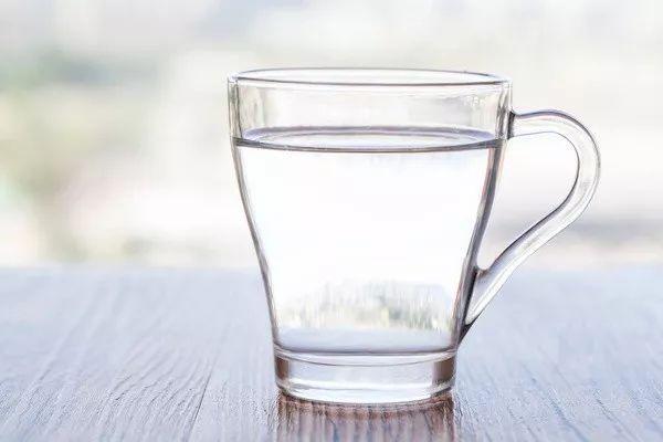 早上喝温水有什么好处 喝水能提高免疫力吗