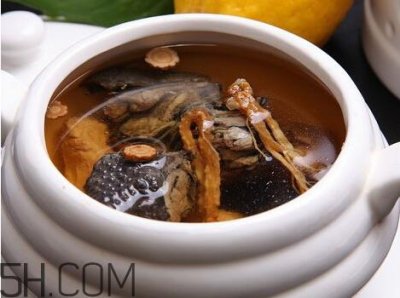 ​乌鸡汤不能和什么一起吃 乌鸡汤和什么相克