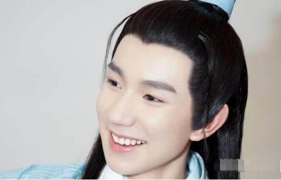 王源为什么不参加今年艺考？和千玺同龄的他，早已确定目标！