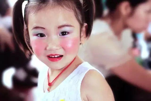 儿童节汇演妆容照曝光!亲妈看到都哭了哈哈哈哈哈哈哈哈哈