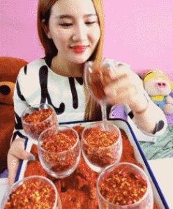 ​9年前，那个每天5斤辣椒配白酒的中国辣王，如今怎样了？