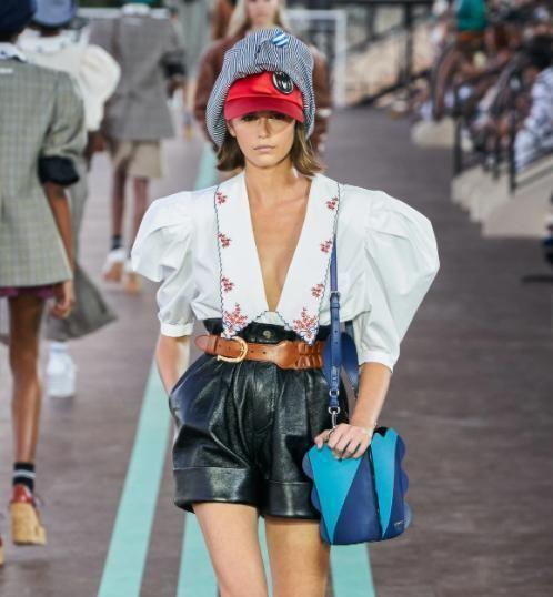 今春流行复古公主风的鞋子,温柔的精致感!