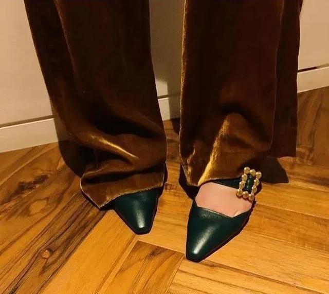 今春流行复古公主风的鞋子,温柔的精致感!