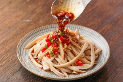 ​鲜香脆爽，口感绝佳！手撕杏鲍菇的必学凉拌秘籍