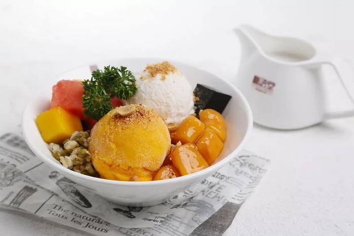 真的用椰奶做的清补凉,海南岛特产,喝一口,消暑气