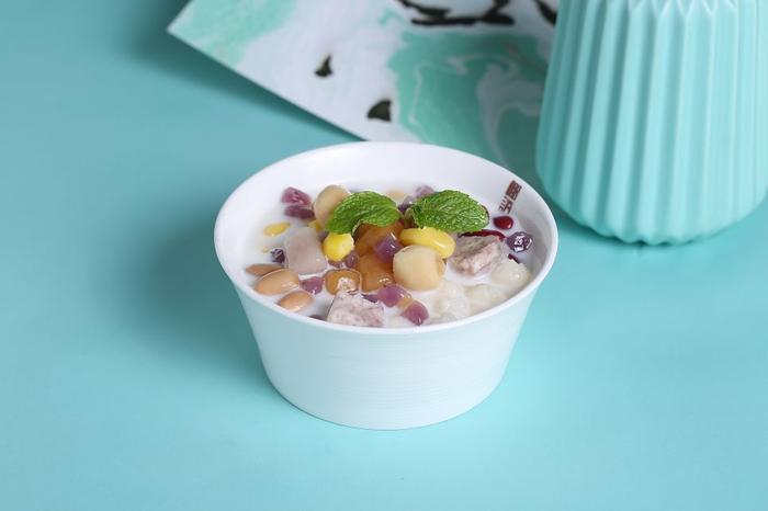 真的用椰奶做的清补凉,海南岛特产,喝一口,消暑气