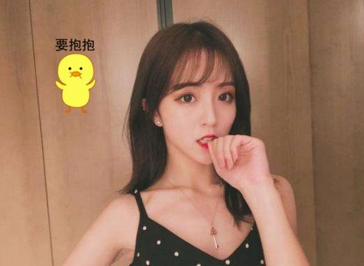 “抖音一姐”被封杀一年，现状让人看了可怜，吃东西还要别人请客