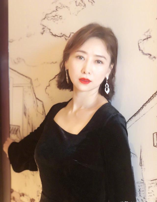 因拍三级片成名,50岁翁虹风韵犹存,网友:女神