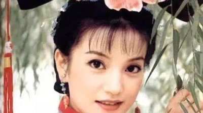 ​赵薇录新节目新造型太美：黑色T恤内搭白色衬衫，少女感十足