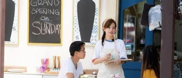 赵薇录新节目新造型太美:黑色T恤内搭白色衬衫,少女感十足