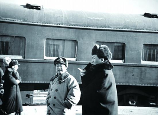 这位开国元勋职位只比毛主席低一级, 却未授予任何军衔！