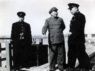 ​这位开国元勋职位只比毛主席低一级, 却未授予任何军衔！