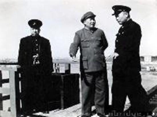 这位开国元勋职位只比毛主席低一级, 却未授予任何军衔！