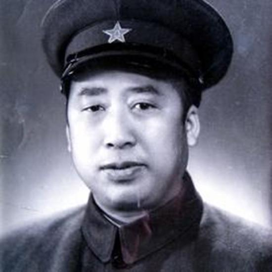 这位开国元勋职位只比毛主席低一级, 却未授予任何军衔！