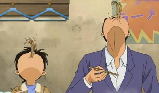 毛利小五郎曾经暗示柯南，他是知道这一切的，只是柯南没有留意