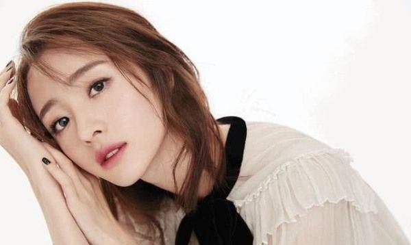 双胞胎姐妹同为复旦高材生,1个选择出国深造,而她成知名女星