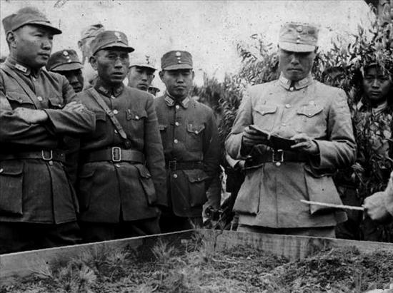 这位国军名将说：蒋介石不敢抗日，是因为没找到不怕死的人