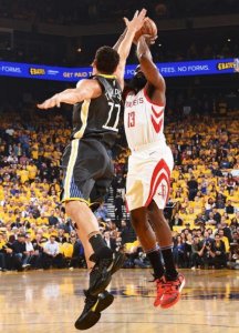 ​火箭险胜勇士，个个惊喜欲狂！