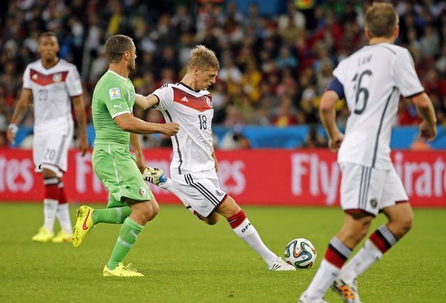 小儒尼尼奥身材矮小，把任意球当点球踢，打进了超过80个任意球