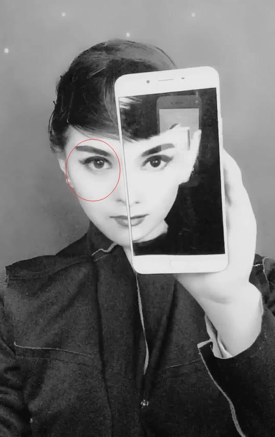 小姐姐模仿奥黛丽赫本,看到素颜后,网友:刺激