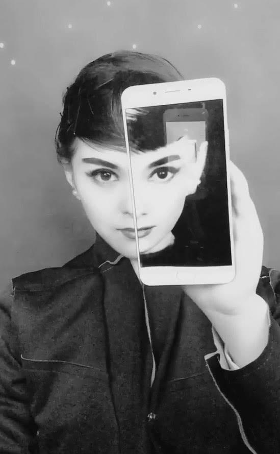 小姐姐模仿奥黛丽赫本,看到素颜后,网友:刺激